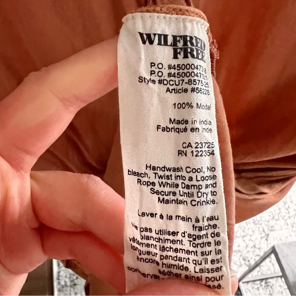 ✨HOST PICK✨ Aritzia Wilfred Free Crinkle Midi Shirt Dress - Burnt Orange/Amber - Picture 6 of 6